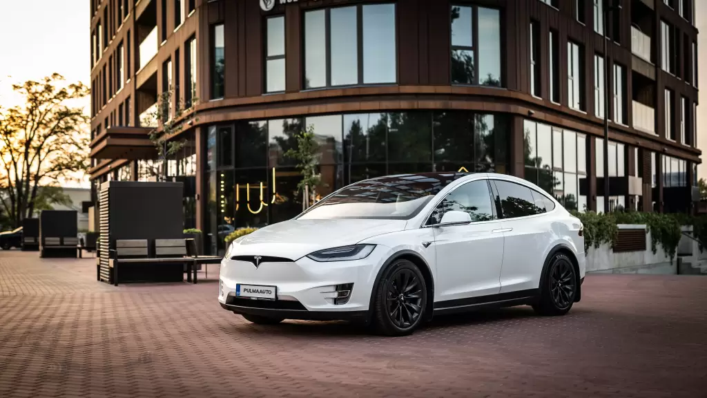 Pulmaauto rent elektrilise Tesla mudeliga