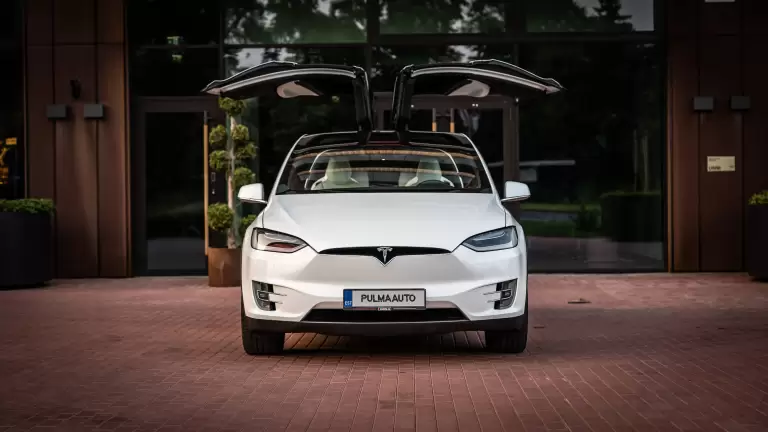 Pulmaauto rent elektrilise Tesla mudeliga